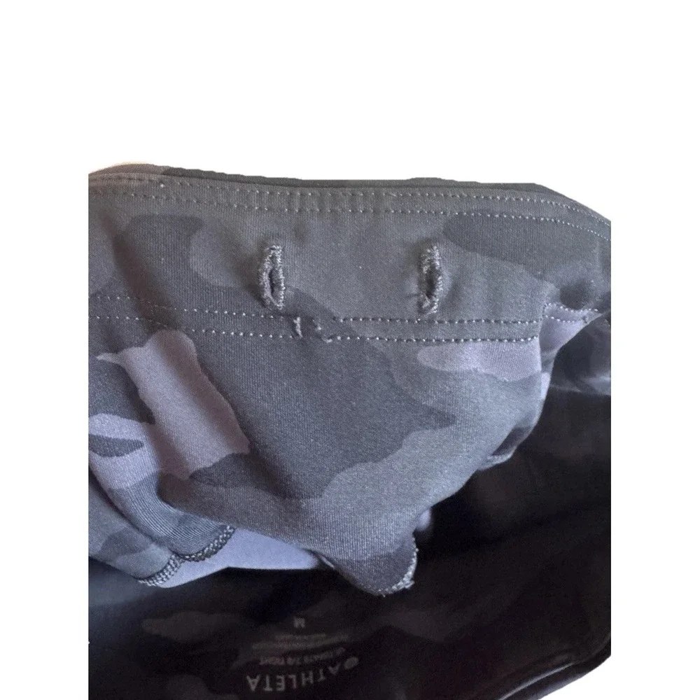 Athleta Ultimate 7/8 Tight Leggings Stash Pockets Medium Black Camo Active